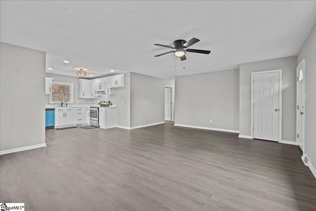 326 Millbank Road, Wellford, SC 29385