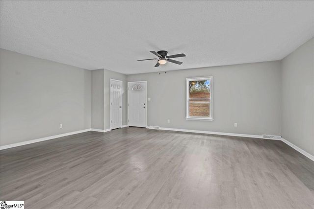 326 Millbank Road, Wellford, SC 29385