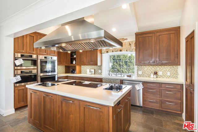 17108 Oak View Drive, Encino, CA 91316