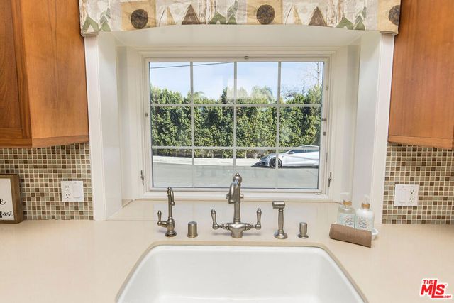17108 Oak View Drive, Encino, CA 91316