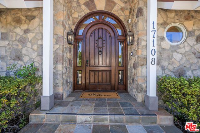 17108 Oak View Drive, Encino, CA 91316