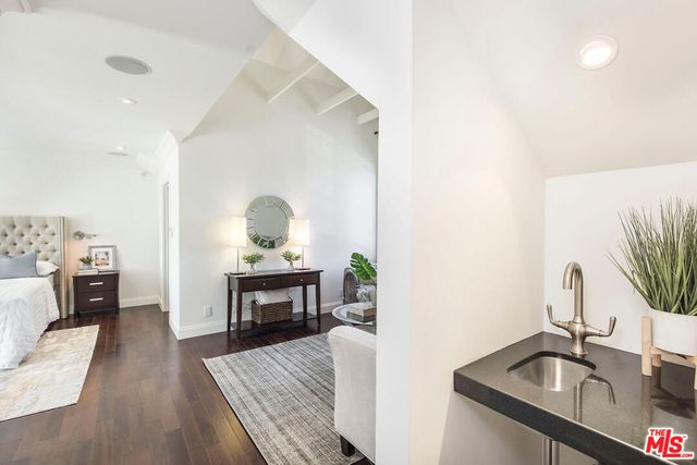 17108 Oak View Drive, Encino, CA 91316