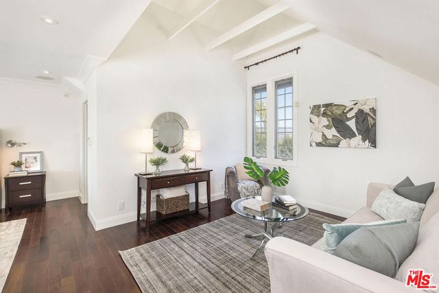 17108 Oak View Drive, Encino, CA 91316