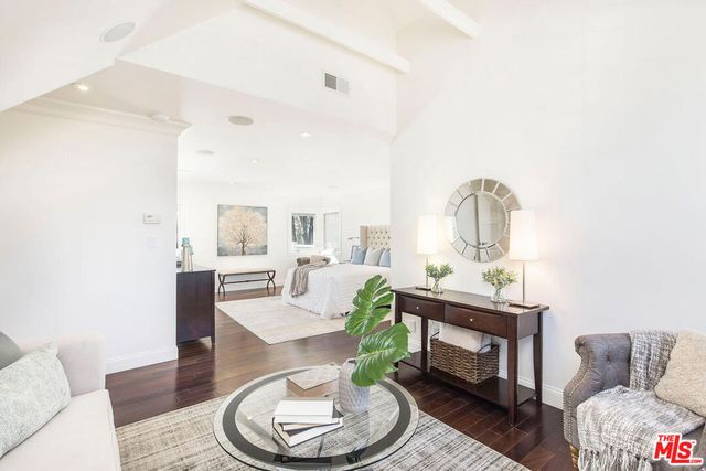17108 Oak View Drive, Encino, CA 91316