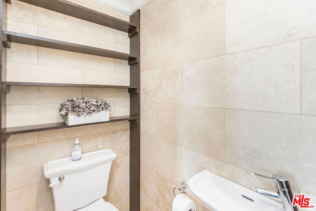 17108 Oak View Drive, Encino, CA 91316