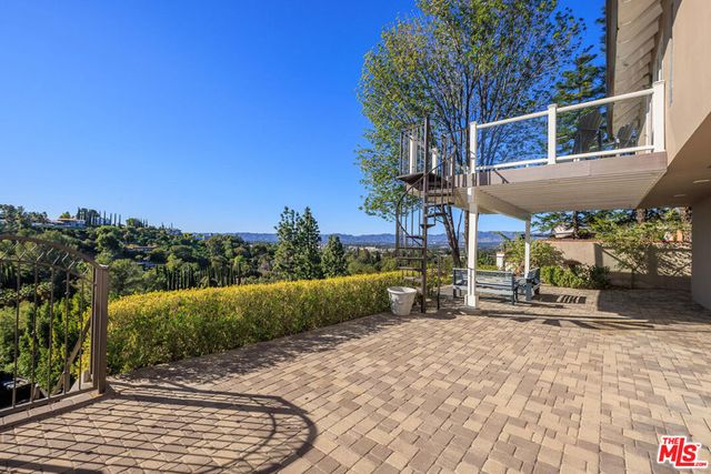 17108 Oak View Drive, Encino, CA 91316