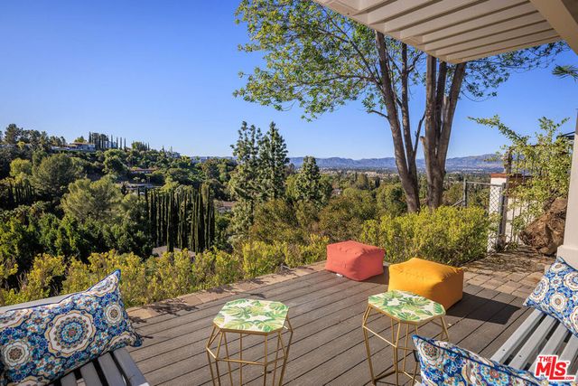17108 Oak View Drive, Encino, CA 91316