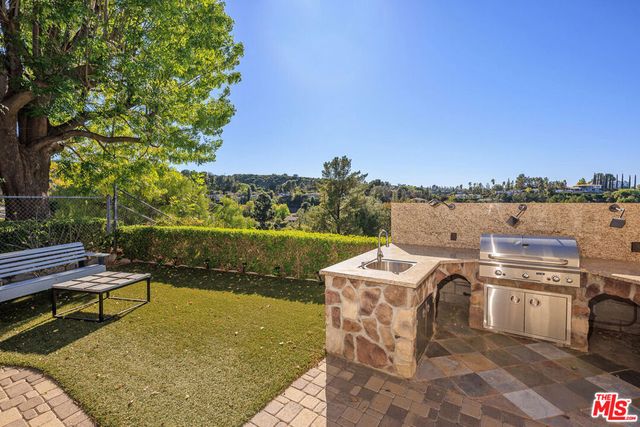 17108 Oak View Drive, Encino, CA 91316