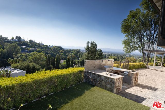 17108 Oak View Drive, Encino, CA 91316
