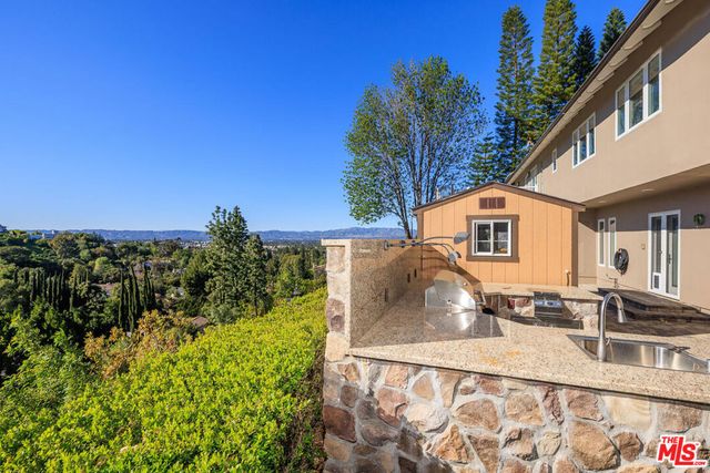 17108 Oak View Drive, Encino, CA 91316