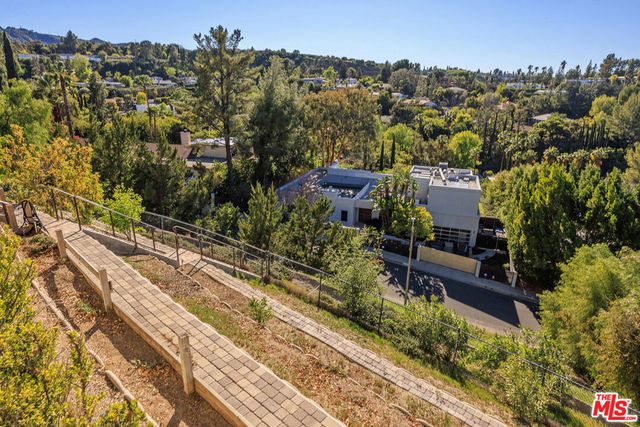 17108 Oak View Drive, Encino, CA 91316