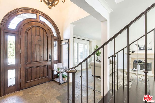 17108 Oak View Drive, Encino, CA 91316