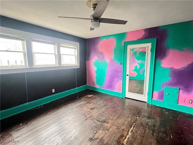 122 E 6th Street, Uhrichsville, OH 44683