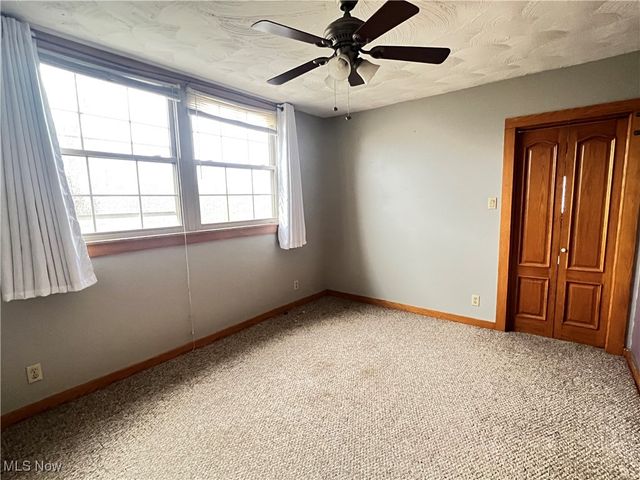 122 E 6th Street, Uhrichsville, OH 44683