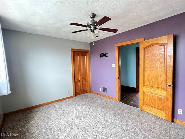 122 E 6th Street, Uhrichsville, OH 44683