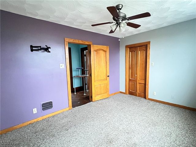 122 E 6th Street, Uhrichsville, OH 44683