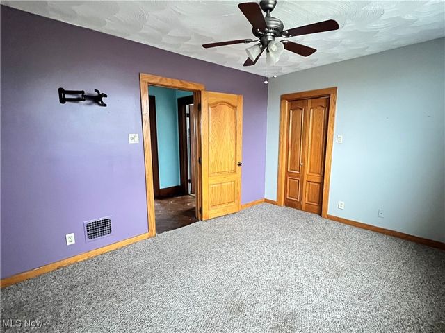 122 E 6th Street, Uhrichsville, OH 44683