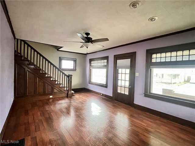 122 E 6th Street, Uhrichsville, OH 44683