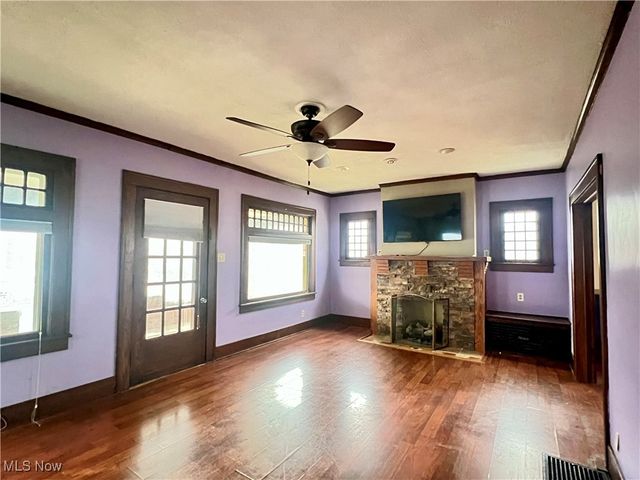 122 E 6th Street, Uhrichsville, OH 44683