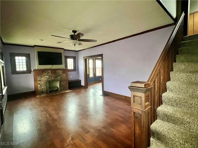 122 E 6th Street, Uhrichsville, OH 44683