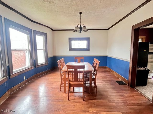 122 E 6th Street, Uhrichsville, OH 44683