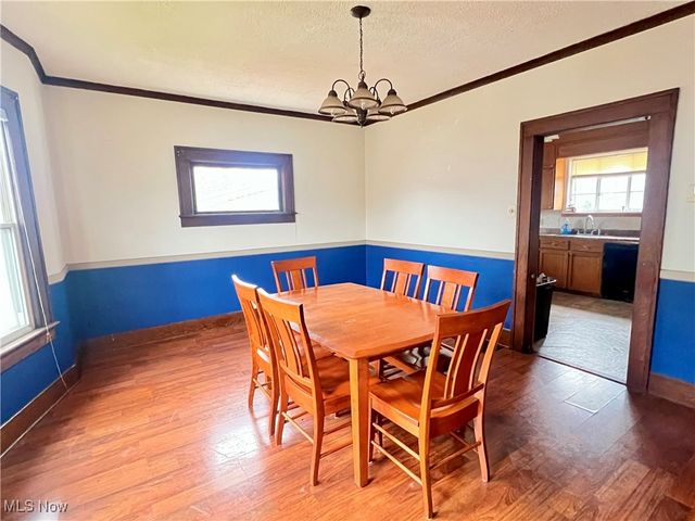 122 E 6th Street, Uhrichsville, OH 44683