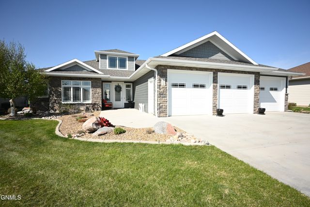 1113 Community Loop, Bismarck, ND 58503 property photo