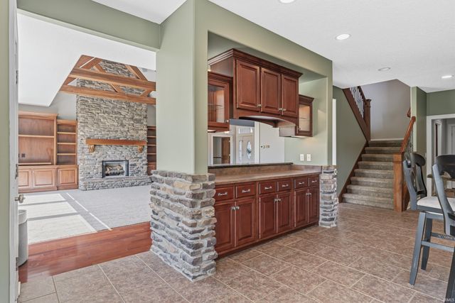 16020 Kestrel Drive, Huntertown, IN 46748