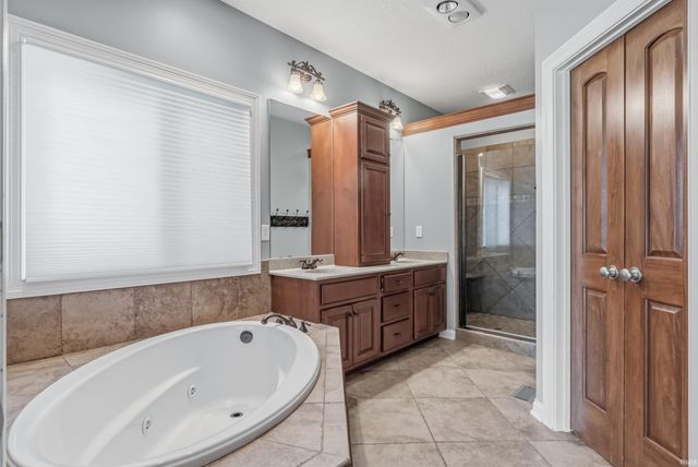16020 Kestrel Drive, Huntertown, IN 46748