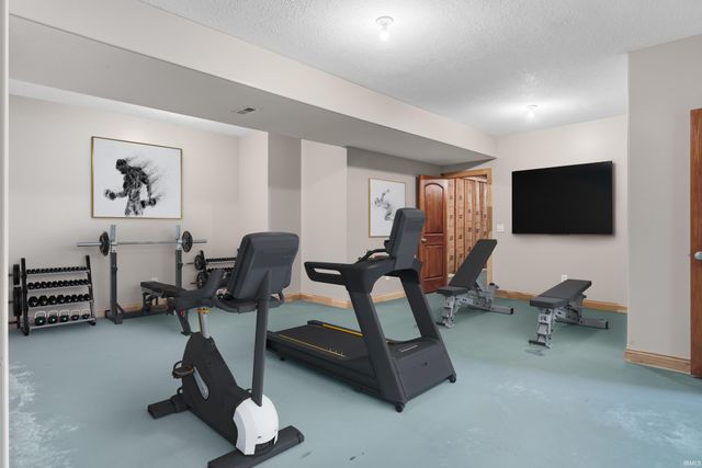 16020 Kestrel Drive, Huntertown, IN 46748