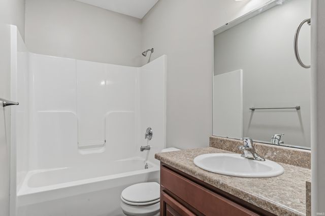 16020 Kestrel Drive, Huntertown, IN 46748