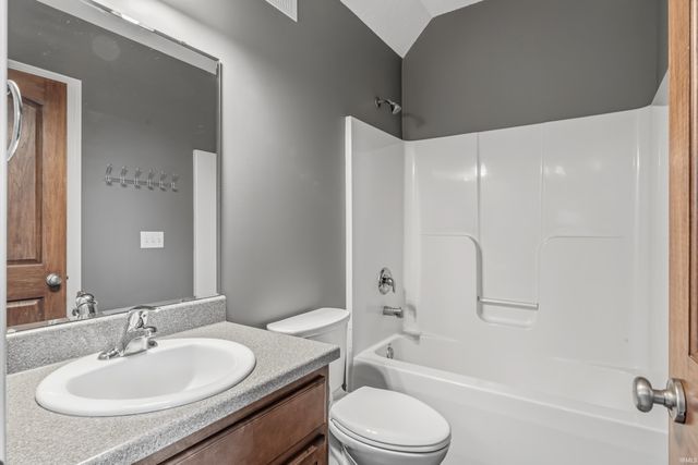 16020 Kestrel Drive, Huntertown, IN 46748