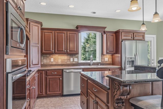 16020 Kestrel Drive, Huntertown, IN 46748