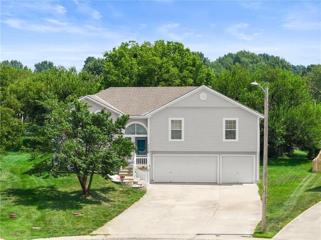 2102 Grant Circle, Greenwood, MO 64034