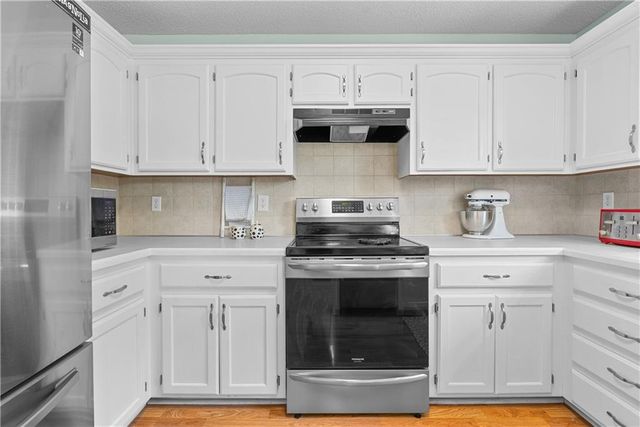 2102 Grant Circle, Greenwood, MO 64034