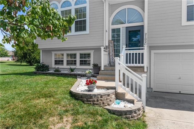 2102 Grant Circle, Greenwood, MO 64034