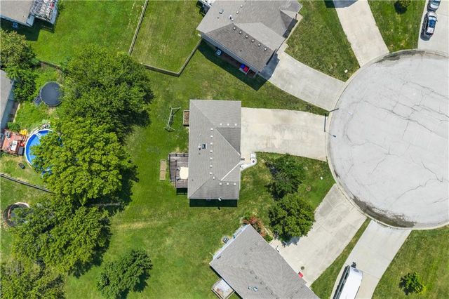2102 Grant Circle, Greenwood, MO 64034