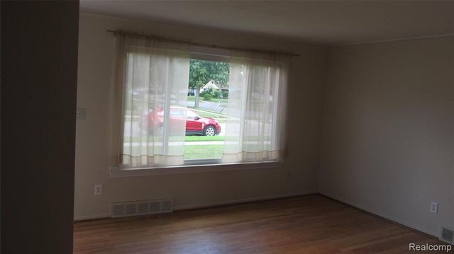 615 Brandt Street, Garden City, MI 48135