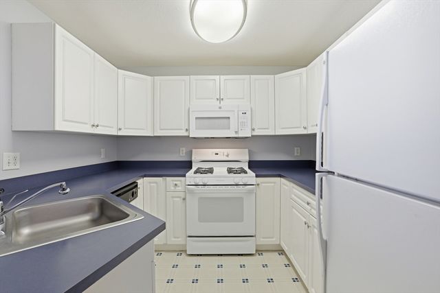 1 Riverview Blvd 8-203, Methuen, MA 01844