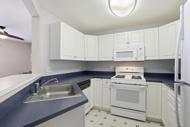 1 Riverview Blvd 8-203, Methuen, MA 01844