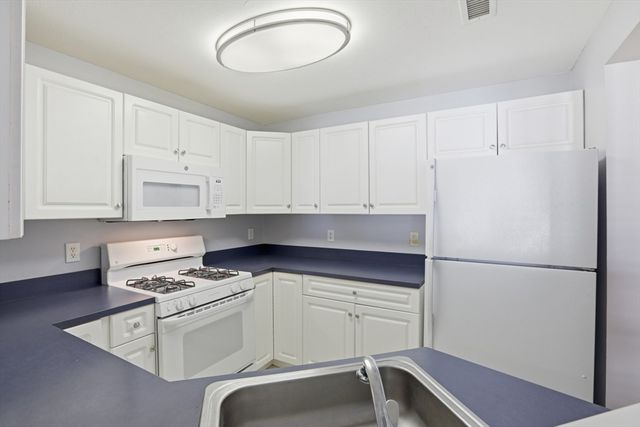 1 Riverview Blvd 8-203, Methuen, MA 01844