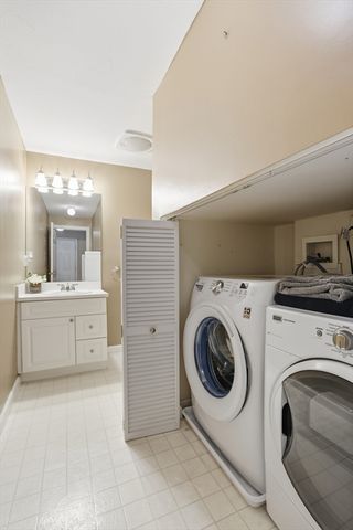 1 Riverview Blvd 8-203, Methuen, MA 01844