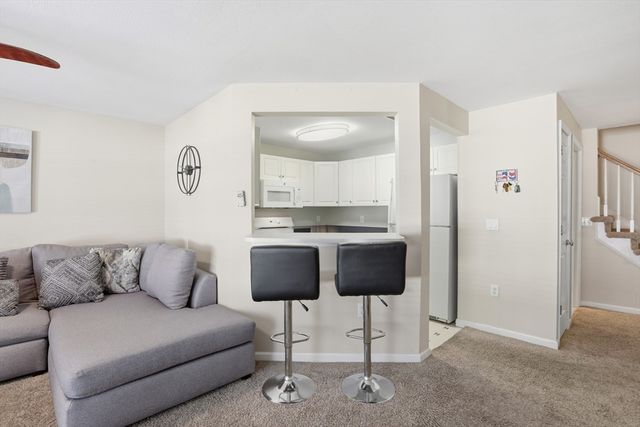 1 Riverview Blvd 8-203, Methuen, MA 01844