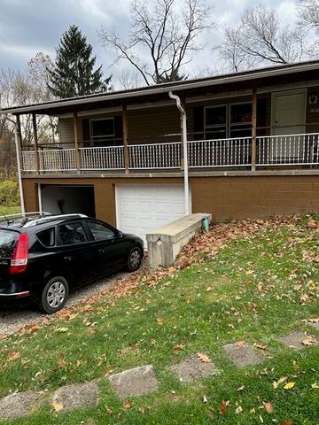 1473 Monastery Dr, Unity Twp, PA 15650