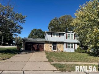 2822 S HAMPTON Drive, Bettendorf, IA 52722