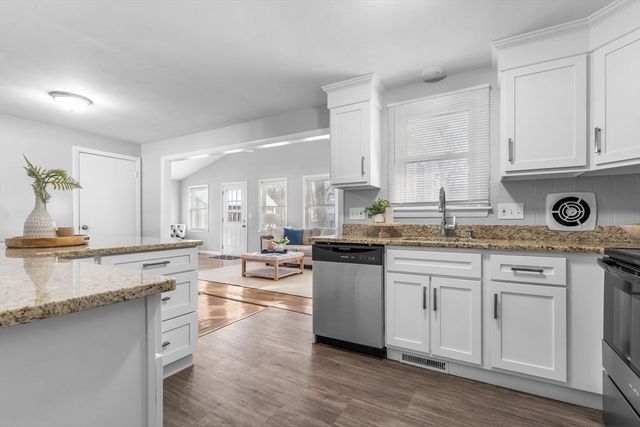 54 Roundtop Rd, Framingham, MA 01701