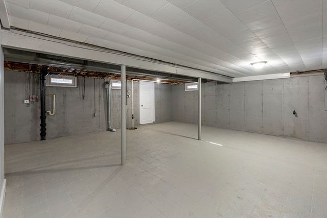 54 Roundtop Rd, Framingham, MA 01701