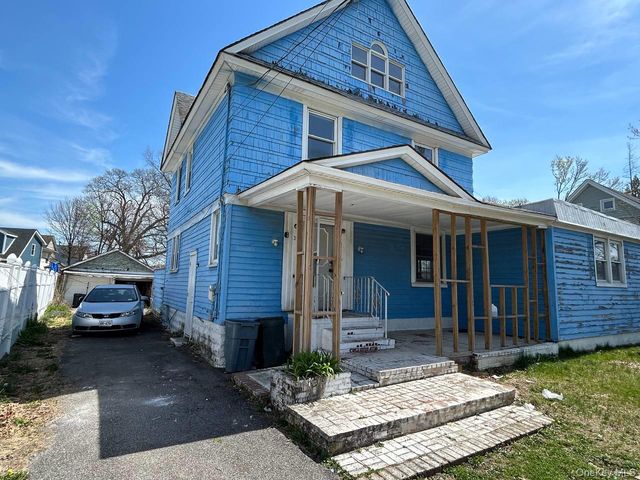 31 East Avenue, Freeport, NY 11520