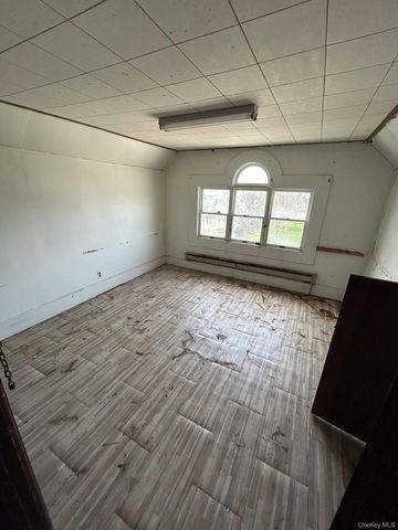 31 East Avenue, Freeport, NY 11520