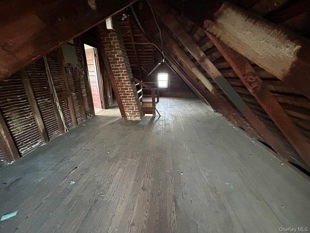 31 East Avenue, Freeport, NY 11520